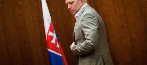 Premiér Fico hrozí hlasovaním o dôvere vláde, ak si poslanci nezmrazia platy