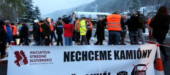 Banskobystričania zablokovali dva hlavné ťahy v meste, hrozia aj akciou v centre Bratislavy