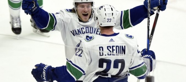 Video: Daniel Sedin si pripísal 1000. bod v NHL, na gól mu prihrávalo jeho staršie dvojča
