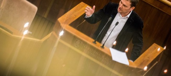 Matovič po takmer šiestich mesiacoch prišiel do parlamentu, predložil pozmeňujúci návrh