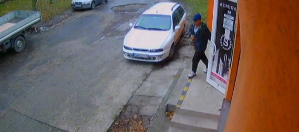 Foto: Polícia žiada verejnosť o pomoc pri vyšetrovaní lúpeže v herni