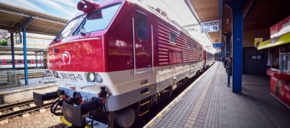 Štátne železnice chcú dostať ľudí do vlakov, zrýchlili trasu do Trenčína a do Žiliny