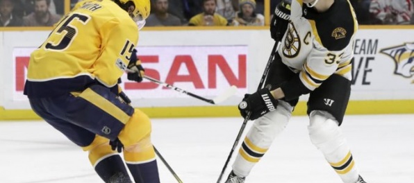 Video: Chára skóroval do siete Nashvillu, Halák vychytal triumf po samostatných nájazdoch