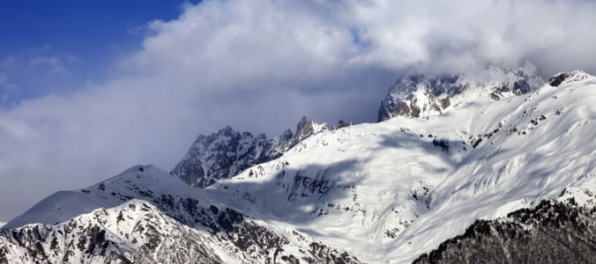 Vietor na horách vytvoril nestabilné dosky, nebezpečenstvo uvoľnenia lavíny stúpa