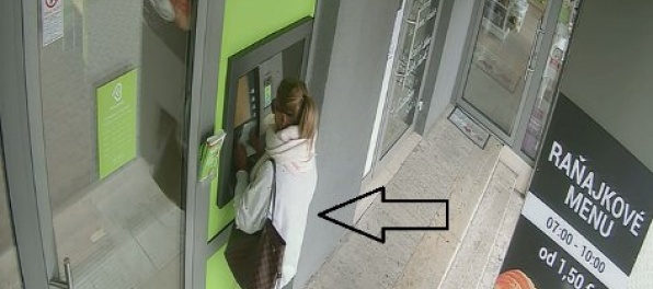 Foto: Policajti objasňujú krádež, hľadajú ženu z kamerových záznamov