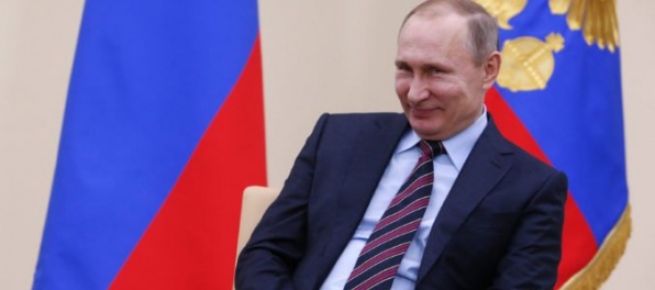 Putin bude opäť kandidovať za prezidenta, v prieskumoch jasne vedie