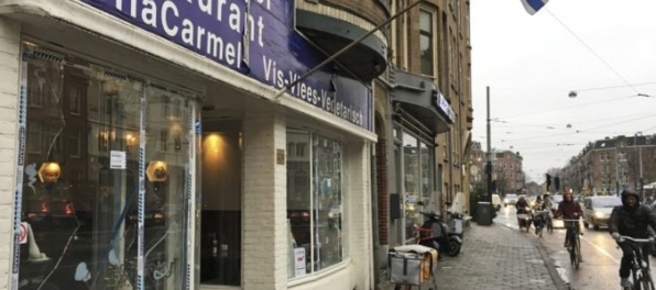Útočník s palestínskou a izraelskou vlajkou zdemoloval kóšer reštauráciu v Amsterdame
