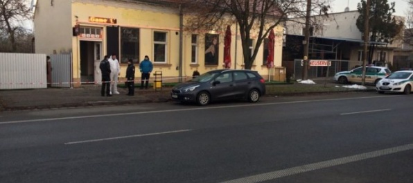 Aktualizované: Opitý muž v hurbanovskom bare postrelil čašníčku, zastrelil jej priateľa a spáchal samovraždu
