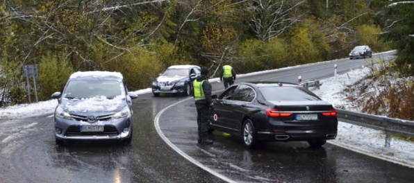 Cesta medzi Štrbou a Šuňavou je druhý deň neprejazdná