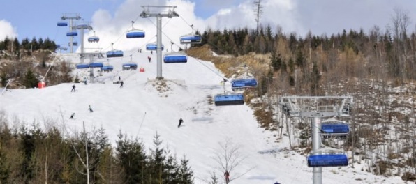 Lyžiarske stredisko v Tatranskej Lomnici ostáva zatvorené, odstraňujú následky víchrice