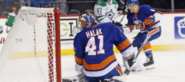 Video: Slovenský súboj v NHL pre Cháru, Tatar skóroval a Halák nedochytal