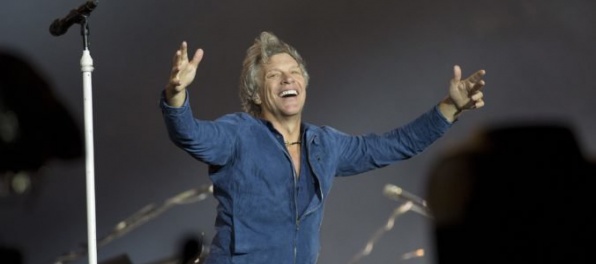 Jon Bon Jovi by si počas uvedenia do siene slávy rád zahral s bývalými členmi skupiny