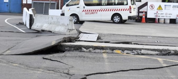 Indonéziu postihlo silné zemetrasenie, hlásia obete a zrútené budovy v hlavnom meste