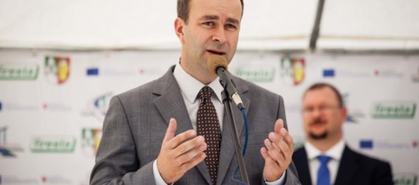 Poslanec Smeru Podmanický je proti manželstvám homosexuálov, kresťania naleteli Kiskovi