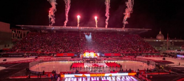 Video: Storočnicu NHL oslávili súbojom pod holým nebom, kanadské derby vyhrala Ottawa