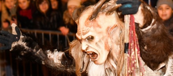 Foto: Pochod čertov pritiahol do centra Piešťan tisícky ľudí