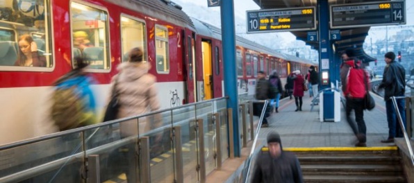 Vyše polovica miest vo vlakoch počas sviatkov je obsadená, ďalšie spoje pribudnú aj v regiónoch