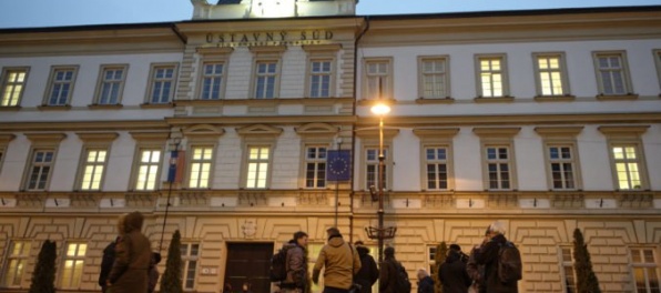 Foto: Tucet ľudí protestoval proti politike Smeru-SD a novým sudcom Laššákovej a Mamojkovi