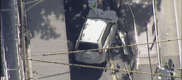 Video: V Melbourne vrazilo auto do chodcov, podľa svedka kosilo každého a ľudia lietali