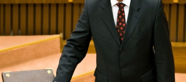 Martinák zložil sľub, v parlamente nahradil novú ústavnú sudkyňu Laššákovú