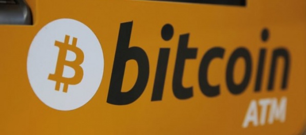 Výpredaj virtuálnej meny bitcoin sa zrýchlil, za 24 hodín stratila štvrtinu hodnoty