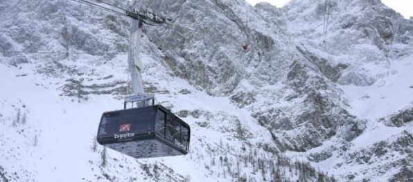 Video: Najvyšší vrchol Nemecka má novú lanovku, drží viaceré svetové rekordy