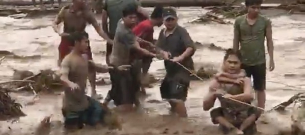 Na Filipínach zabíjala tropická búrka Tembin, spôsobila zosuvy bahna a záplavy