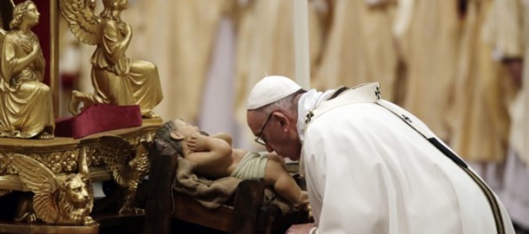 Video: Pápež František venoval polnočnú omšu utečencom