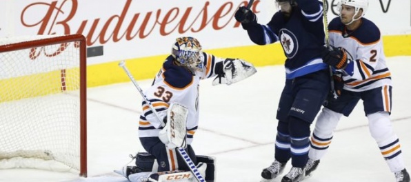 Video: Halák bol hviezdou zápasu. Chára, Sekera a Tatar s „mínuskami“