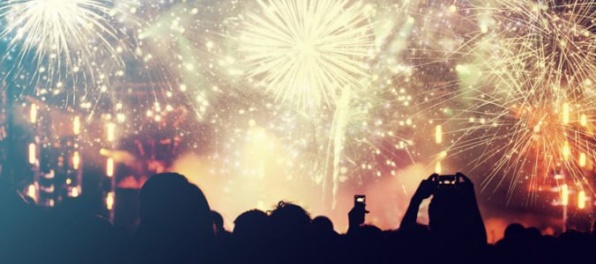 Silvestrovské oslavy s pyrotechnikou môžu byť bezpečné, záchranári majú návod