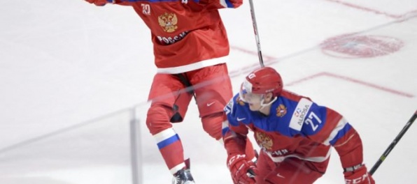 Video: Česi na MS v hokeji do 20 rokov podľahli Švédom, Rusi porazili Švajčiarov