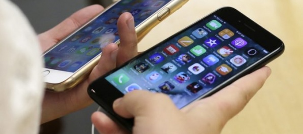 Apple sa ospravedlňuje za spomaľovanie starších iPhonov, výrazne zníži cenu batérií