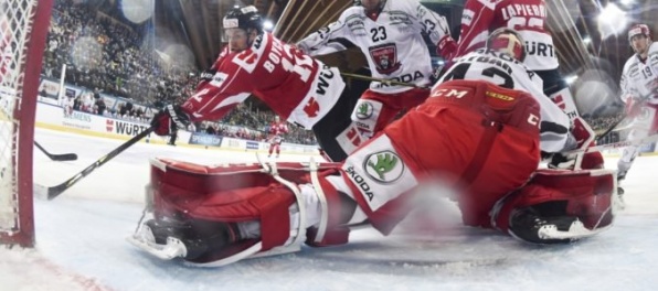 Video: Kanada a Švajčiarsko sa pobijú o Spenglerov pohár, v semifinále skóroval aj Cingeľ