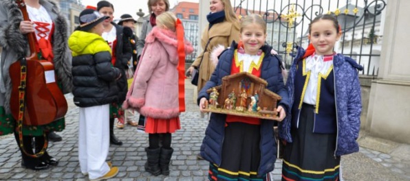Foto: Kiska prijal koledníkov, ktorých združuje projekt Dobrá novina