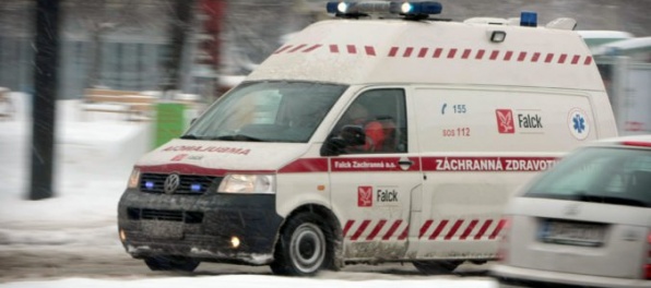 Počas silvestrovskej noci boli posádky záchrannej zdravotnej služby vyslaní ku skoro tisíc prípadom