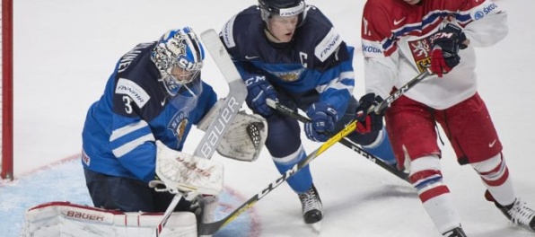 Video: Česi v dramatickom štvrťfinále zdolali Fínov a na MS v hokeji do 20 rokov si zahrajú o medaily