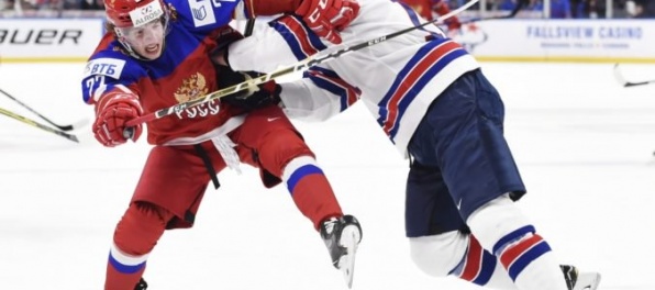 Video: Hokejisti USA postúpili do semifinále MS v hokeji do 20 rokov, Rusi ich potrápili