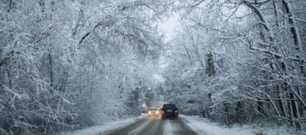 Pre silné sneženie vzniklo v Banskobystrickom kraji niekoľko dopravných nehôd
