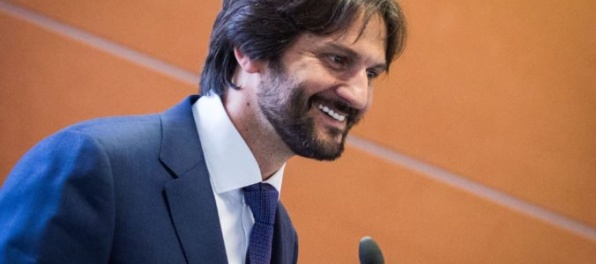 Kaliňák chce Kiskovi vystaviť faktúru za čistenie lietadla, po služobnej ceste bolo od zvratkov