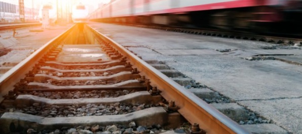 Polícia pátra po totožnosti muža, ktorého zabil vlak pri Poprade