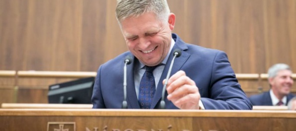 Ficove vlády podľa SaS nedokážu vytvoriť podmienky pre rast platov