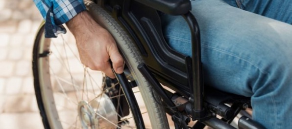 Rastie počet invalidných dôchodcov, množstvo ľudí s plnou invaliditou klesá
