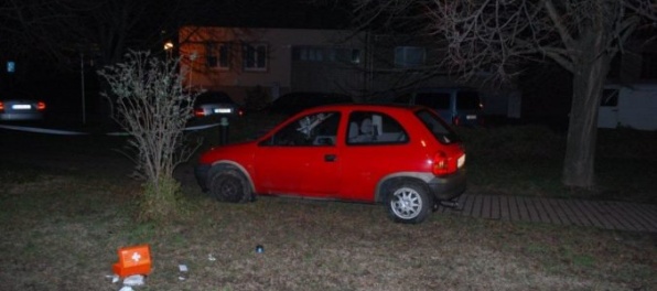 Foto: Policajti prenasledovali šoféra, skončil s postreleným stehnom