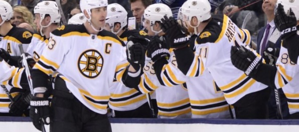 Video: Chára skóroval a bol hviezdou zápasu, Gáborík prihral na jediný gól „kráľov“