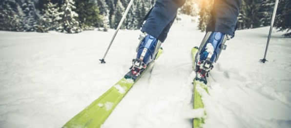Na Donovaloch zahynul 50-ročný lyžiar, narazil do drevených vetrolamov