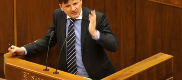 Hlina kritizoval Kaliňákove plány a predstavil návrh KDH na zníženie kriminality na senioroch