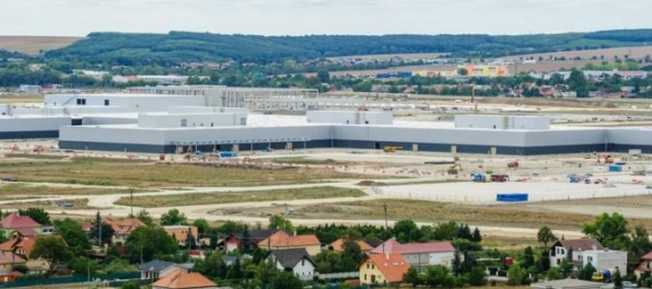 Nitra ráta škody na cestách pri výstavbe parku Jaguar Land Rover, opravy budú stáť milióny eur