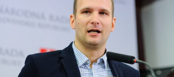 Spoplatnením igelitových tašiek sa ekologický problém nevyrieši, tvrdí Grendel