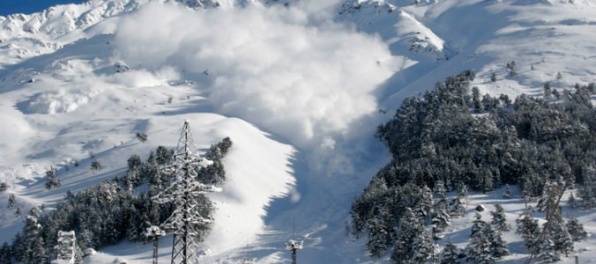 Skialpinisti strhli lavínu v Žiarskej doline, jeden z nich neprežil