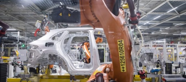 V bratislavskom Volkswagene po mesačnej odstávke obnovili výrobu